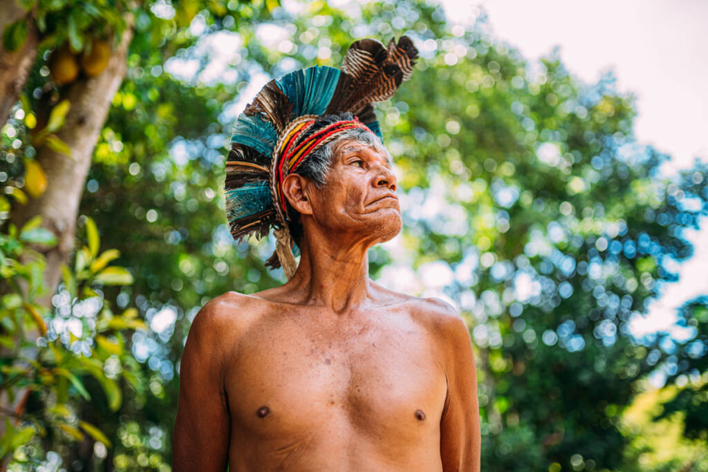 uomo di una tribù indigena
