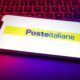 Smartphone con logo di Poste Italiane