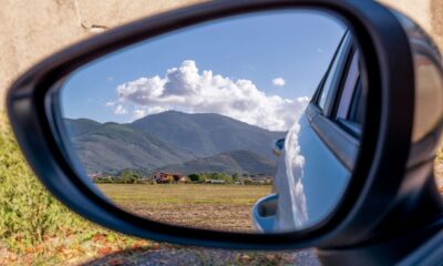 Specchietto retrovisore di un'auto